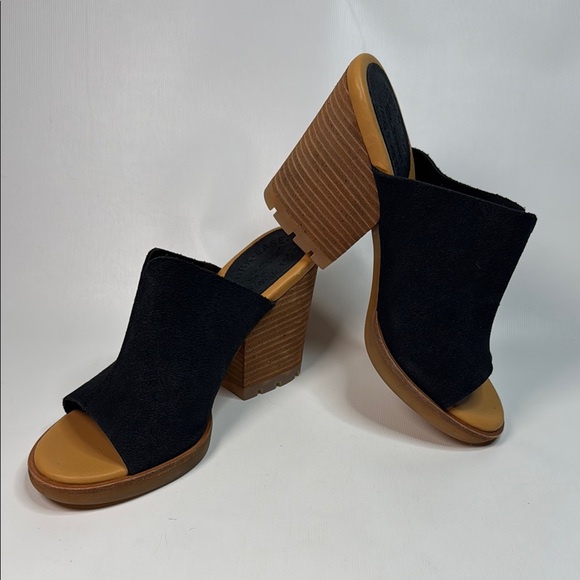 Kork-Ease Lawton Stacked Heeled Suede Sandals - sz 9